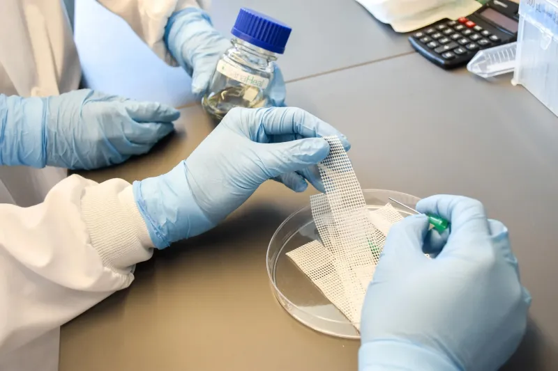 SanaHeal has developed a bioadhesive technology that can rapidly stick to wet and uneven surfaces and form air- and fluid-tight seals to simplify surgical procedures.